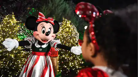 Character Greetings - Mickey's Very Merry Christmas Party - Favorite Grampy Travels