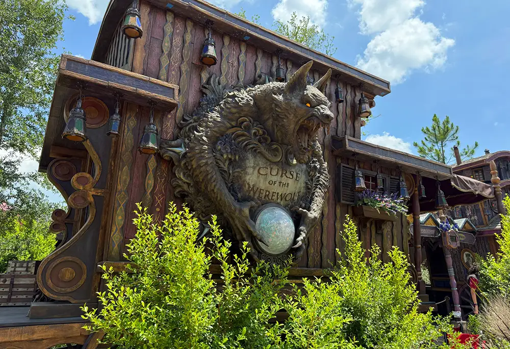 Curse of the Werewolf Coaster Dark Universe Epic Universe