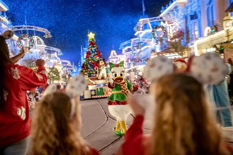 Mickeys Very Merry Christmas Party Parade 2