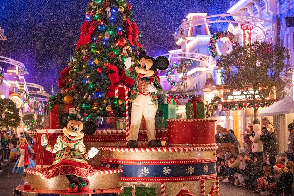 Mickey's Very Merry Christmas Party Parade