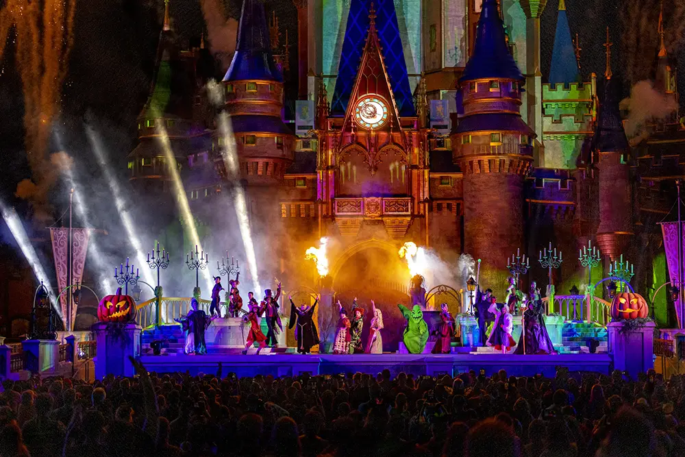Mickeys Not So Scary Halloween Party-Hocus Pocus Villain Spectacular Stage Show