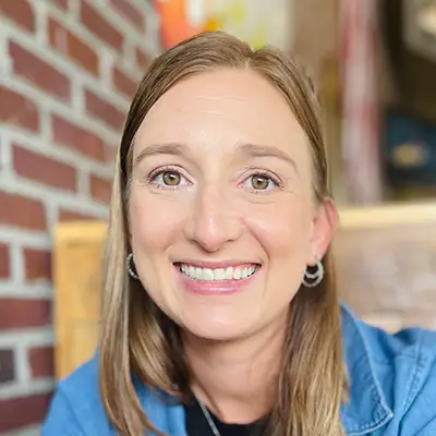Mackenzie Harris - Travel Agent - Favorite Grampy Travels