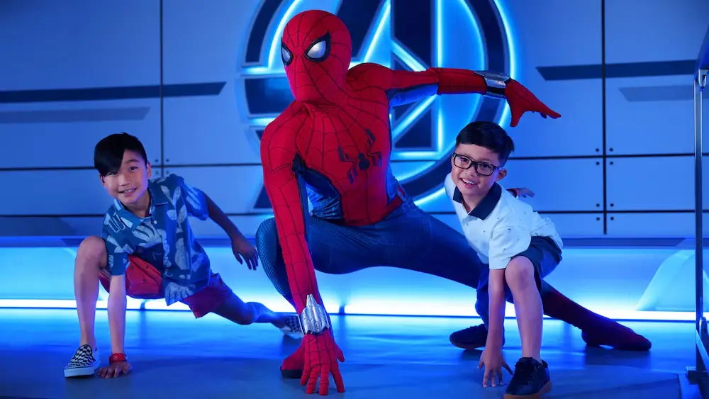 Picture of Spider-man with Kids in Disney Adventure Oceaneer Club, Disney Cruise Line