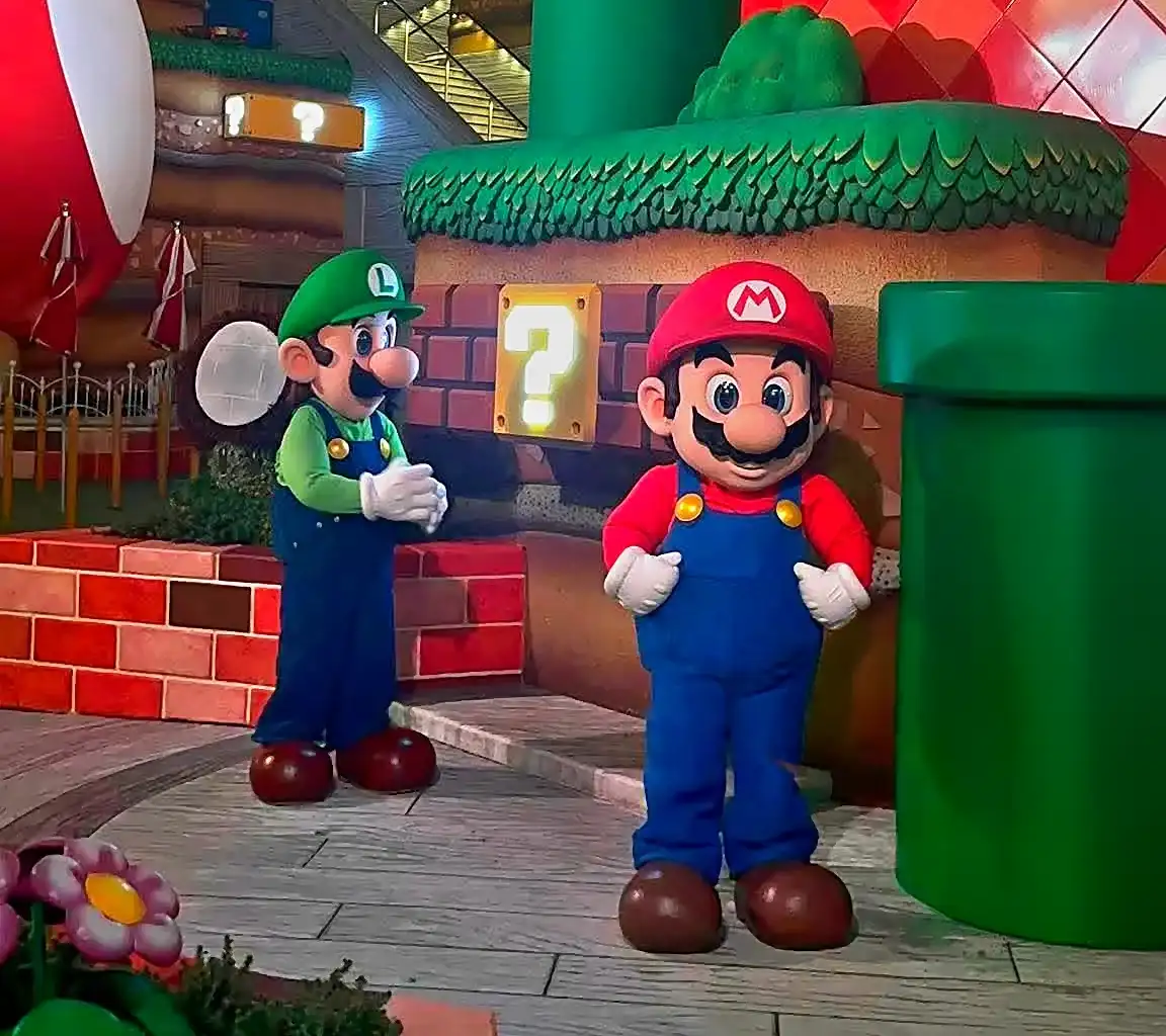 Mario and Luigi meeting guests in SUPER NINTENDO WORLD during Universal Nights at Epic Universe